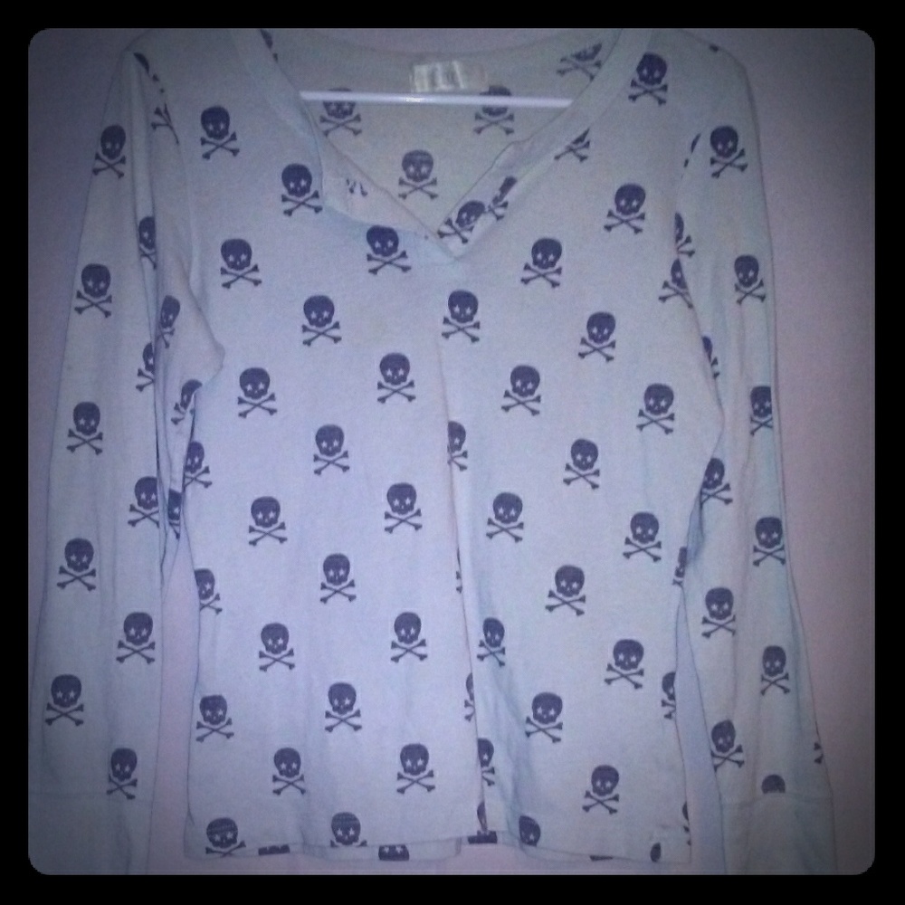 Grey stars and skulls top